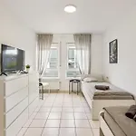 Monteurwohnung, 5 Einzelbetten, Kueche, Parkplatz, Naehe Stuttgart, Hyra Living - Hn03 Appartement *