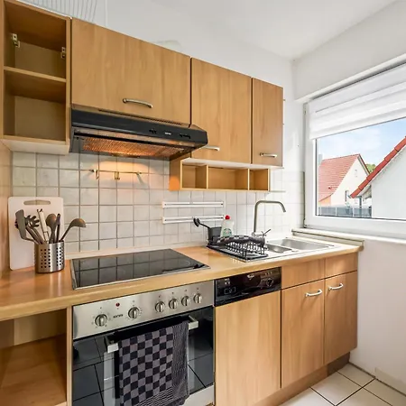Monteurwohnung, 5 Einzelbetten, Küche, Parkplatz, Nähe Stuttgart, Hyra Living - Hn03 Apartamento