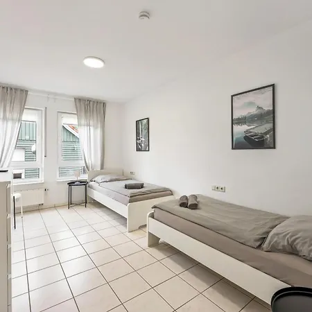 Monteurwohnung, 5 Einzelbetten, Küche, Parkplatz, Nähe Stuttgart, Hyra Living - Hn03
