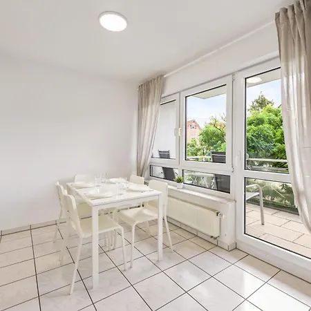 Monteurwohnung, 5 Einzelbetten, Küche, Parkplatz, Nähe Stuttgart, Hyra Living - Hn03 Apartamento