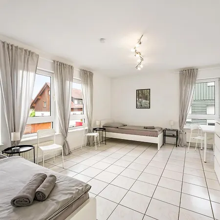 Apartamento Monteurwohnung, 5 Einzelbetten, Küche, Parkplatz, Nähe Stuttgart, Hyra Living - Hn03