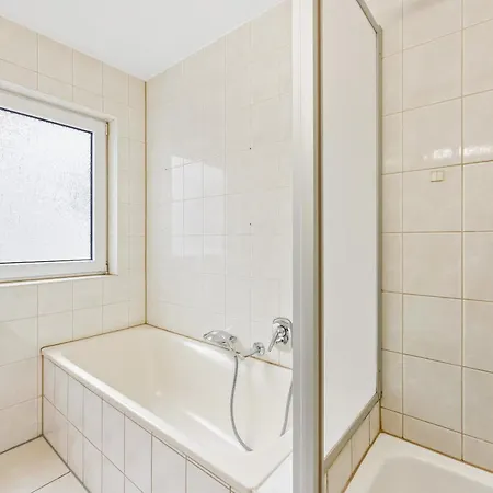 Apartamento Monteurwohnung, 5 Einzelbetten, Küche, Parkplatz, Nähe Stuttgart, Hyra Living - Hn03 *
