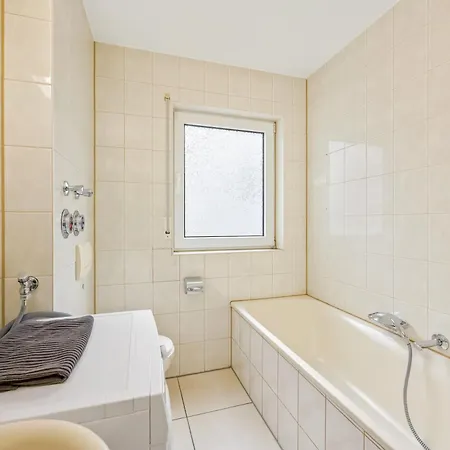 Monteurwohnung, 5 Einzelbetten, Küche, Parkplatz, Nähe Stuttgart, Hyra Living - Hn03 Apartamento Untergruppenbach
